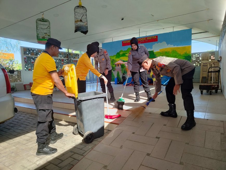 Kerja Bakti di Vihara Lawang Jadi Simbol Kebersamaan dan Pengabdian